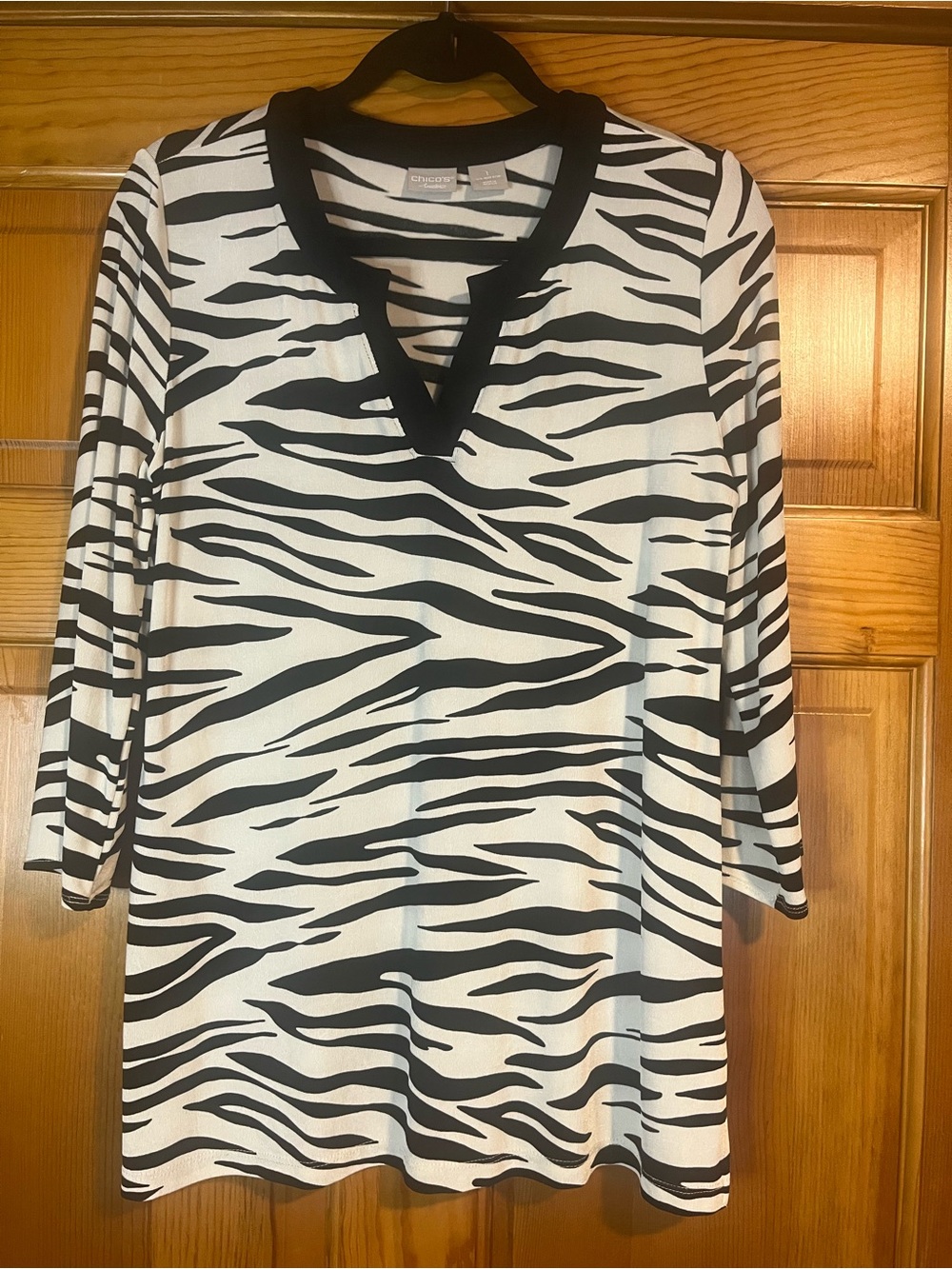 Chico’s Travelers Zebra Print Tunic Top Black White Size 1 M 3/4 Sleeve
